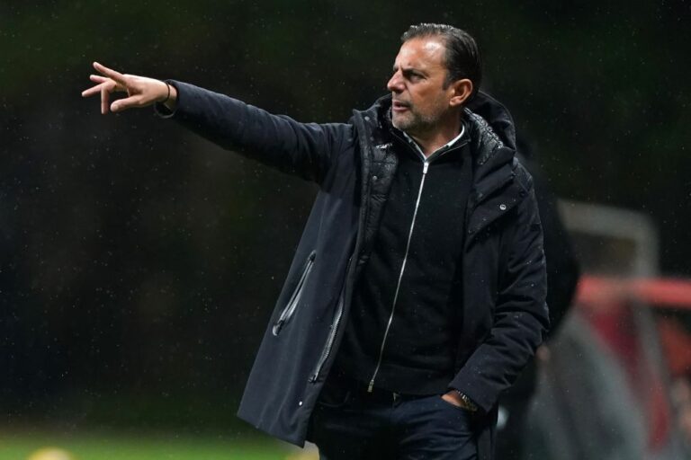 Silaidopoulos pede coragem e eficácia ao Rio Ave na visita ao Dragão