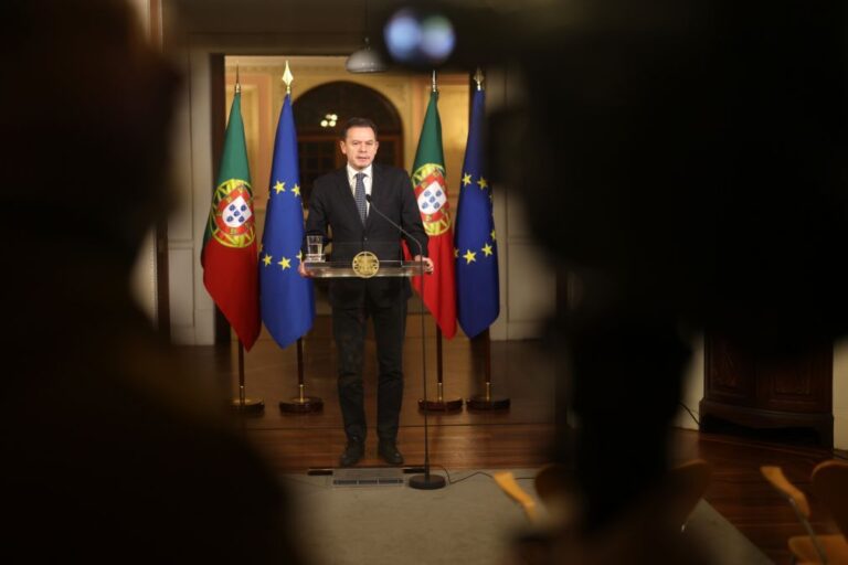 Governo pede novo adiamento do debate quinzenal com o primeiro-ministro