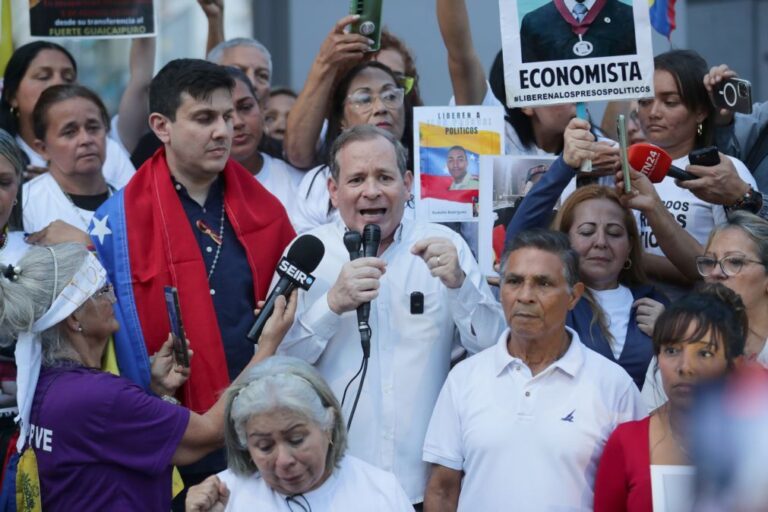 Oposição venezuelana denuncia sequestro de um dos líderes acabado de ser libertado