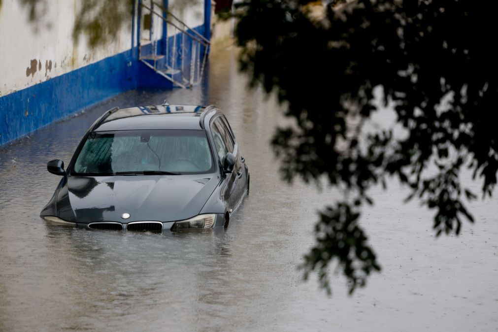 Proteção Civil alerta para chuva e vento forte no litoral Norte e Centro