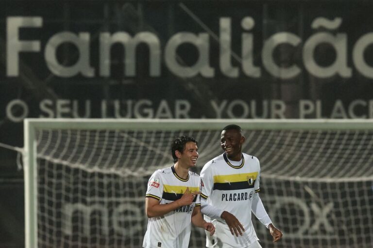 Famalicão vence em casa ao AVS após reviravolta