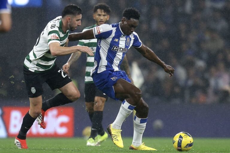 Samu sofre entorse no joelho direito frente ao Sporting e tem época em risco