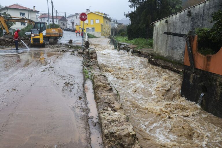 Câmara de Coimbra vai retirar cerca de três mil pessoas por risco de cheia