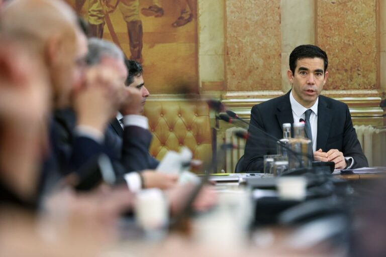 Emitidos 70 mil vistos pelos consulados e menos 60% autorizações de residência face a 2023