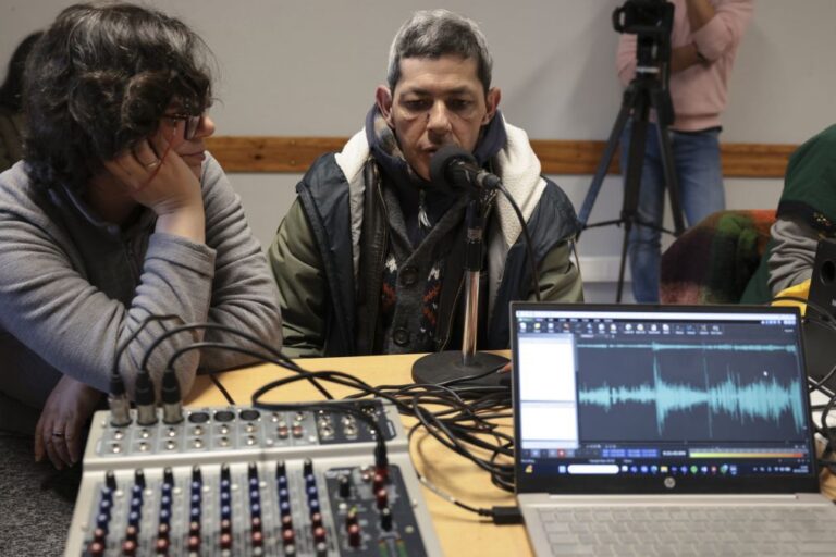 Rádio Aurora é um microfone aberto a quem vive o estigma da saúde mental
