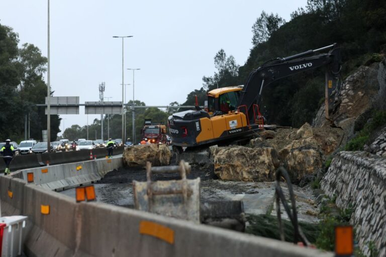 Acesso da Ponte 25 de Abril para a A5 de novo cortado
