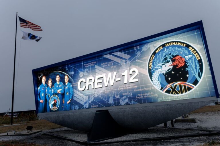 Missão Crew-12 acopla com sucesso à Estação Espacial Internacional