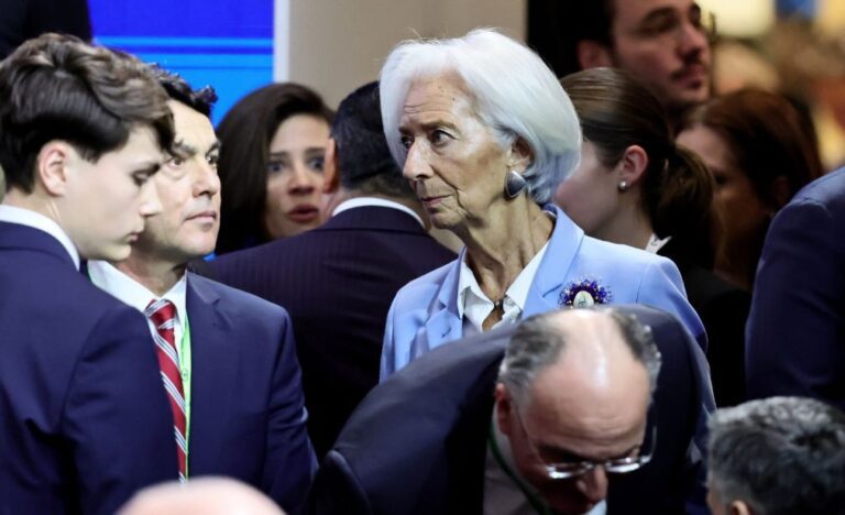 Lagarde recomenda à Europa maior 