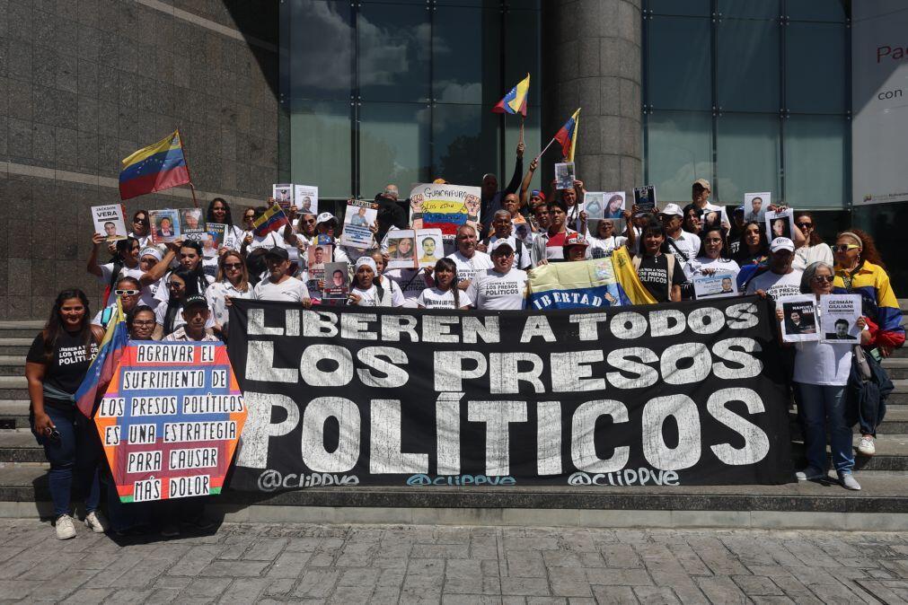 Presidente interina da Venezuela Delcy Rodríguez assina lei de amnistia