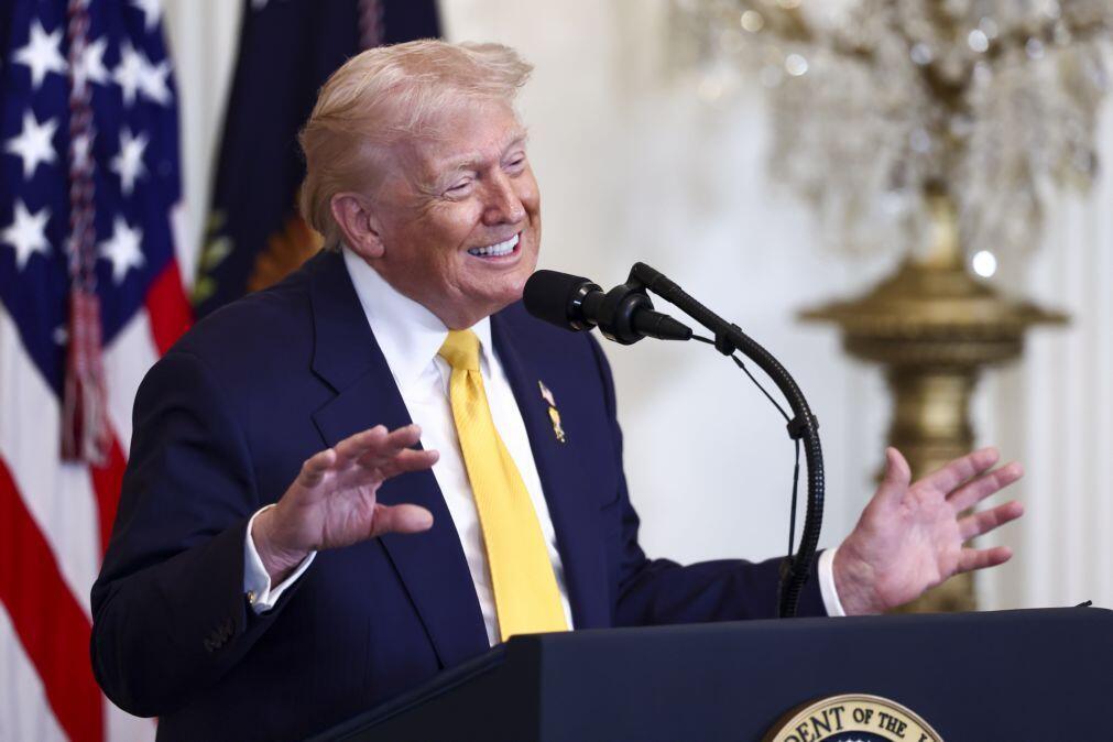 Trump dá 10 dias para acordo com Teerão e admite consequências