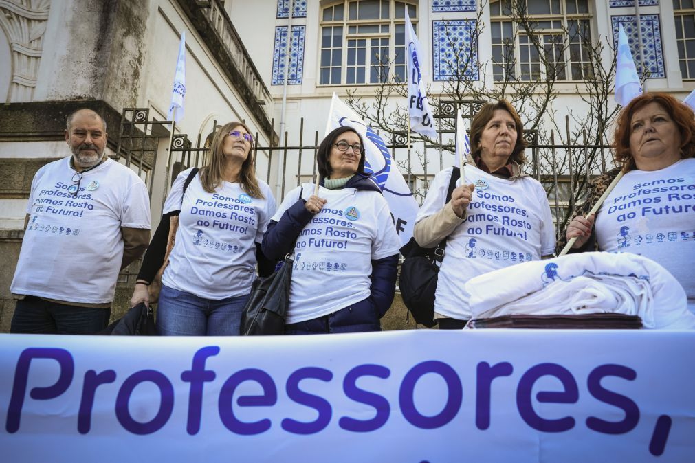 Professores iniciam caravana e acusam Governo de empurrar problemas com barriga
