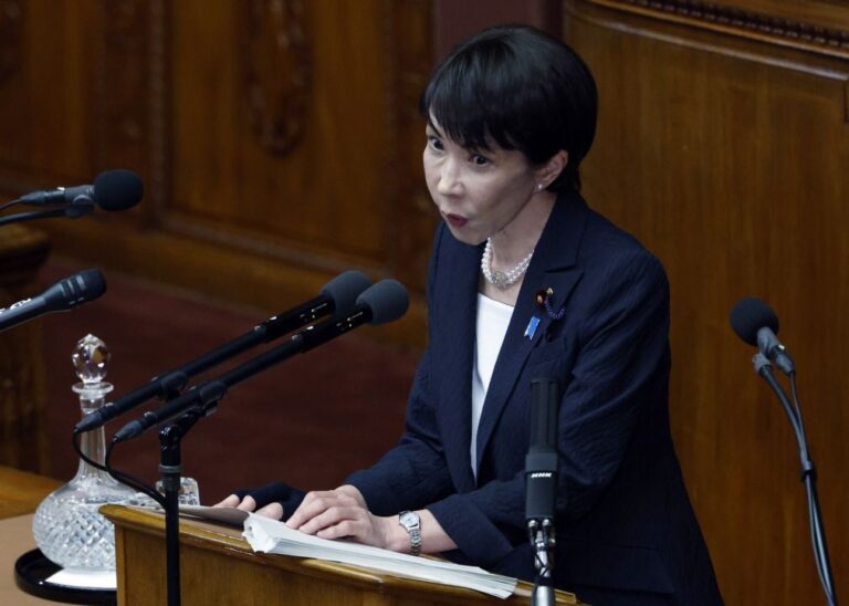 Primeira-ministra do Japão enfrenta polémica sobre ofertas a deputados