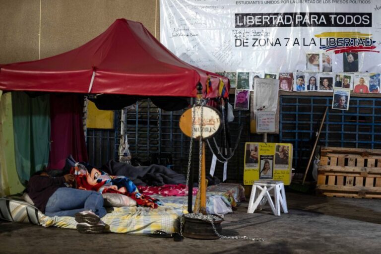 Venezuela pondera clemência para presos políticos excluídos da lei de amnistia