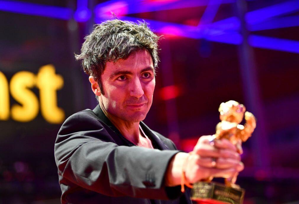 “Gelbe Briefe” do turco-alemão Ilke Çatar vence Urso de Ouro do festival de cinema de Berlim