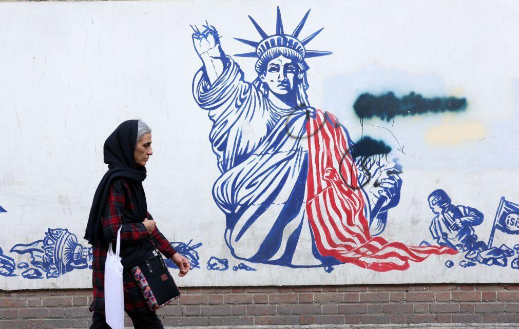 Protestos estudantis em nove universidades no Irão com apelos à morte do ayatollah