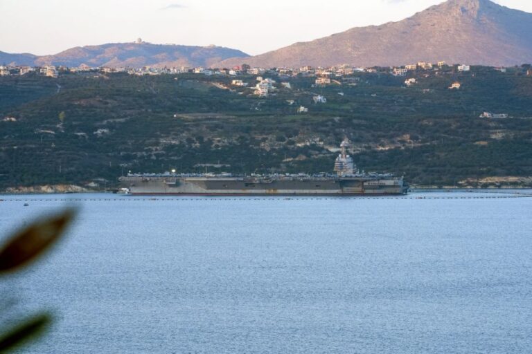 Porta-aviões norte-americano Gerald Ford chega à costa de Israel