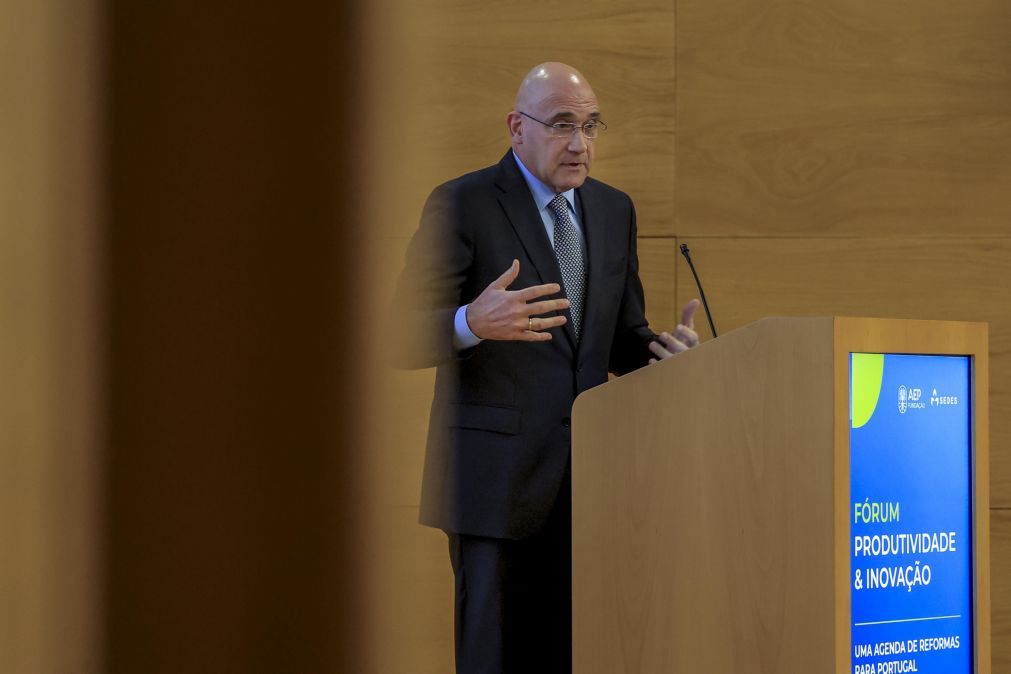 Passos Coelho considera “precedente grave” passagem de diretor da PJ para MAI