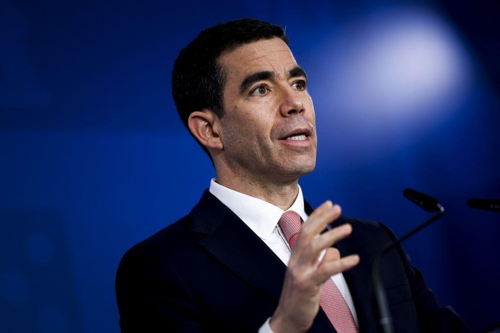 Leitão Amaro sublinha coesão e estabilidade do Governo sem comentar Passos Coelho