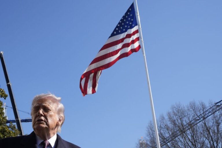Trump pondera 