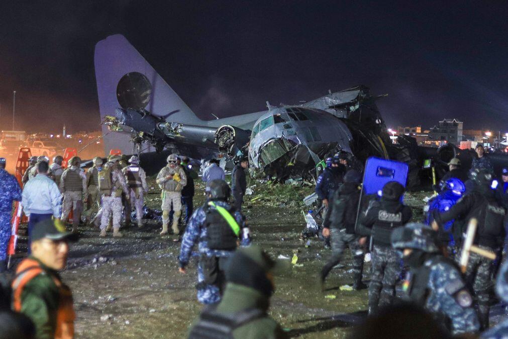 Queda de avião com carga de dinheiro obriga Banco da Bolívia a anular notas