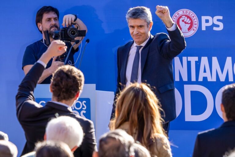Carneiro defende que a sua liderança uniu o PS quando o 