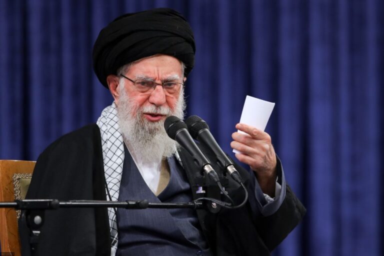 Trump anuncia que Khamenei 