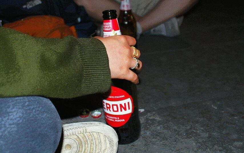 álcool Adeus aos copos na rua à noite em Lisboa! Há novas regras e as multas são pesadas