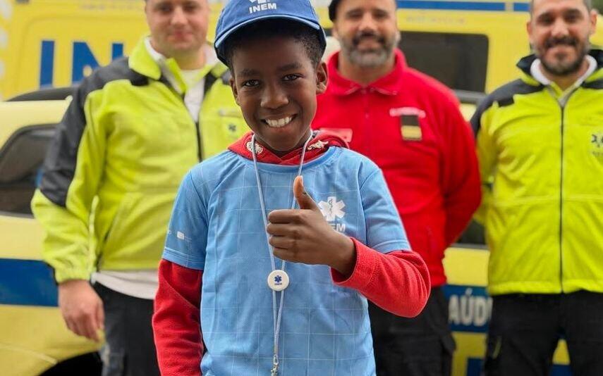 Rodrigo Menino de 9 anos salva a mãe após perda de consciência ao volante. O vídeo emocionante…
