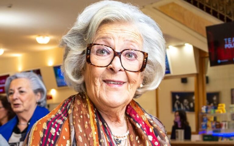 Simone De Oliveira Quase a fazer 88 anos, conta como é o dia a dia na Casa do Artista [Exclusivo]