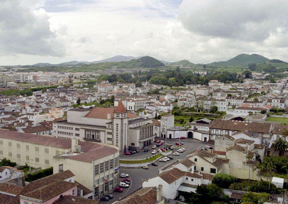 Teatro Micaelense com orçamento “insuficiente” aos 75 anos – administração