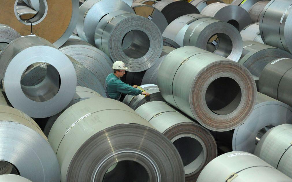 Preço dos metais preciosos e industriais cai devido à guerra no Médio Oriente