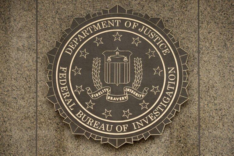 FBI investiga tiroteio no Texas como ato de terrorismo
