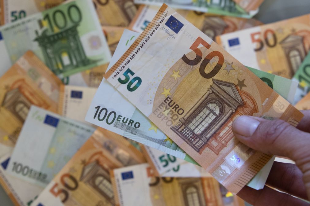 Confiança dos consumidores cai em março para mínimos de 2023 – INE