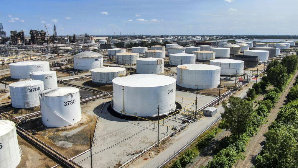 Cotação do Brent para entrega em maio cai 11,28% para 87,80 dólares