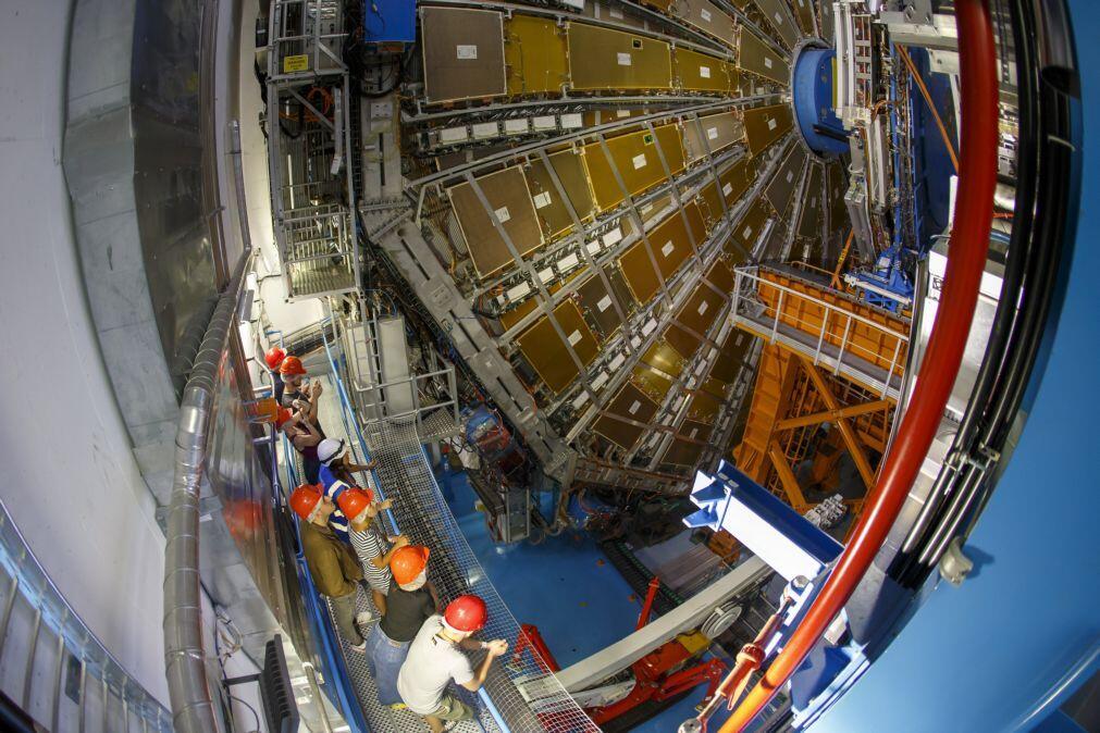 Cientistas do CERN levam antiprotões a ‘dar uma volta’ bem-sucedida