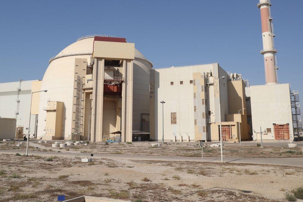 Teerão e Moscovo afirmam que central nuclear de Bushehr foi atingida por projétil
