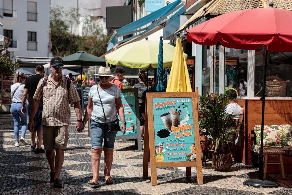 Hoteleiros algarvios pedem ao Governo suspensão do novo sistema de controlo de fronteiras