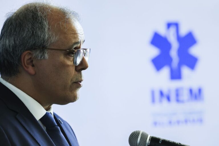 Antigo presidente do INEM diz que Governo sabia de impasse em concursos para helicópteros