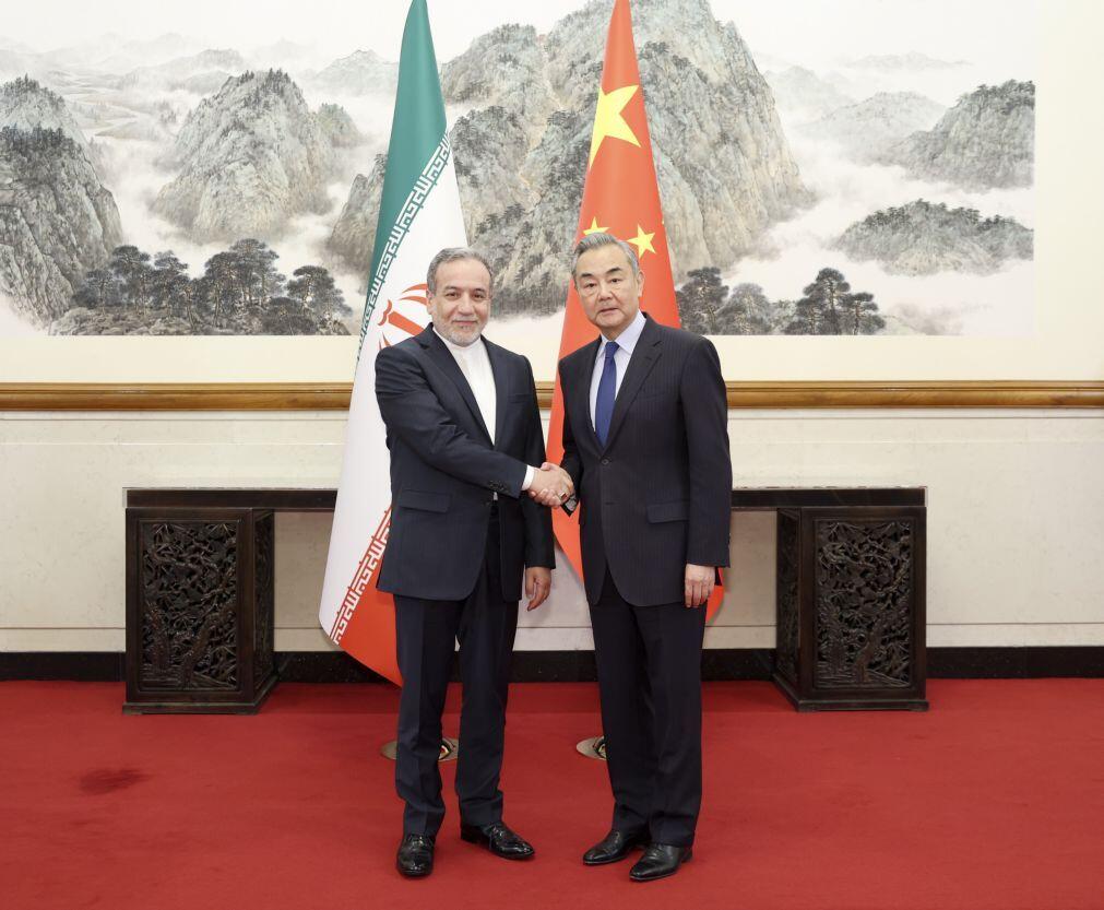 Wang Yi assegura a Teerão apoio de Pequim à defesa da soberania iraniana