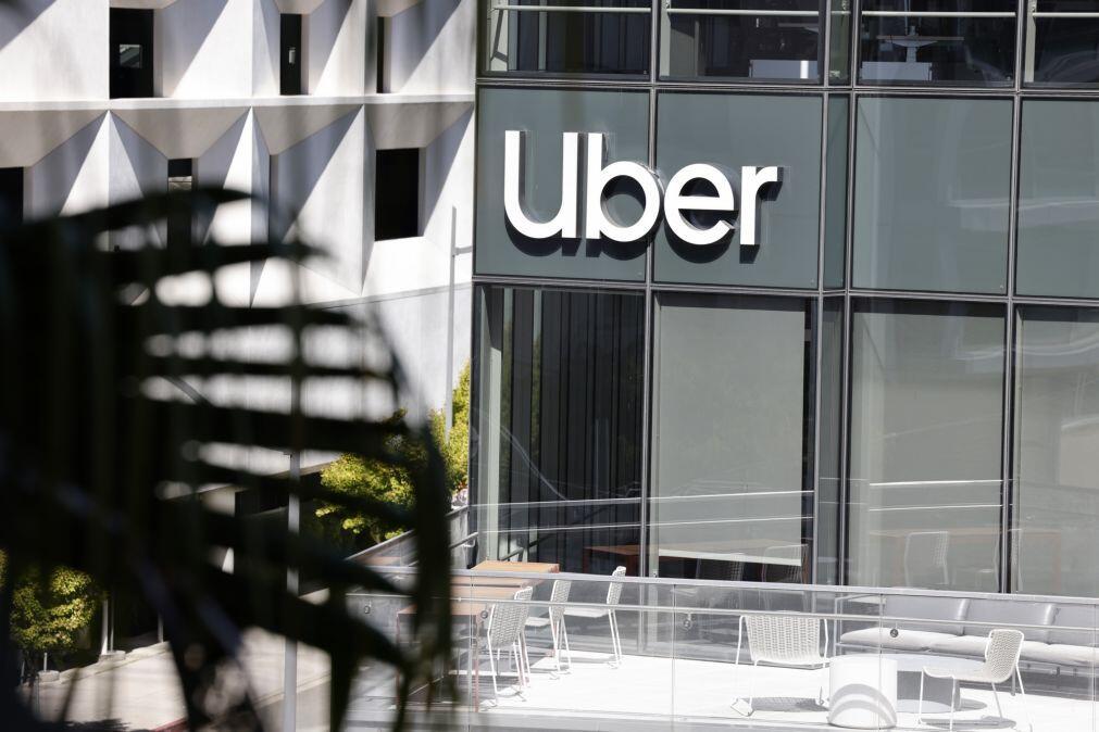Uber firma parceria com Nissan e Wayve para operar robotáxis no Japão