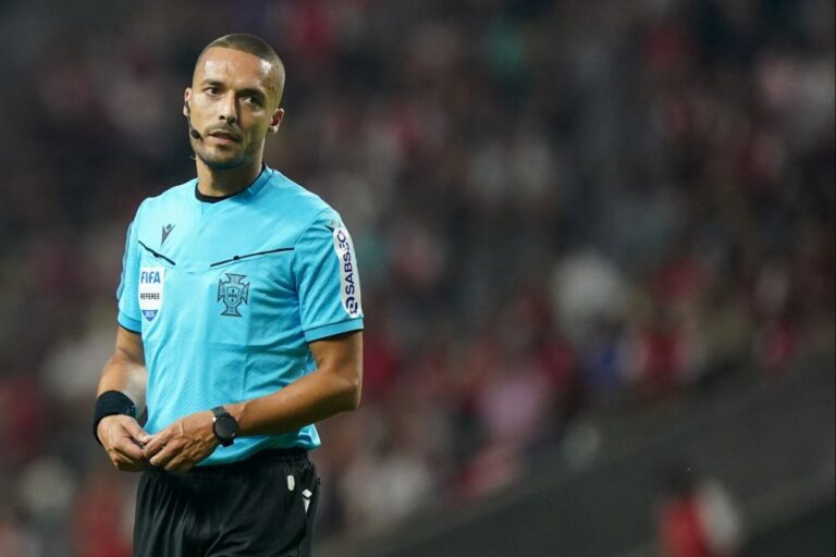 Árbitro Cláudio Pereira no clássico Sporting-FC Porto para a Taça de Portugal