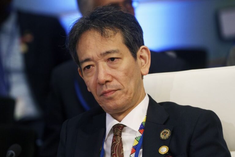 Japão pondera 