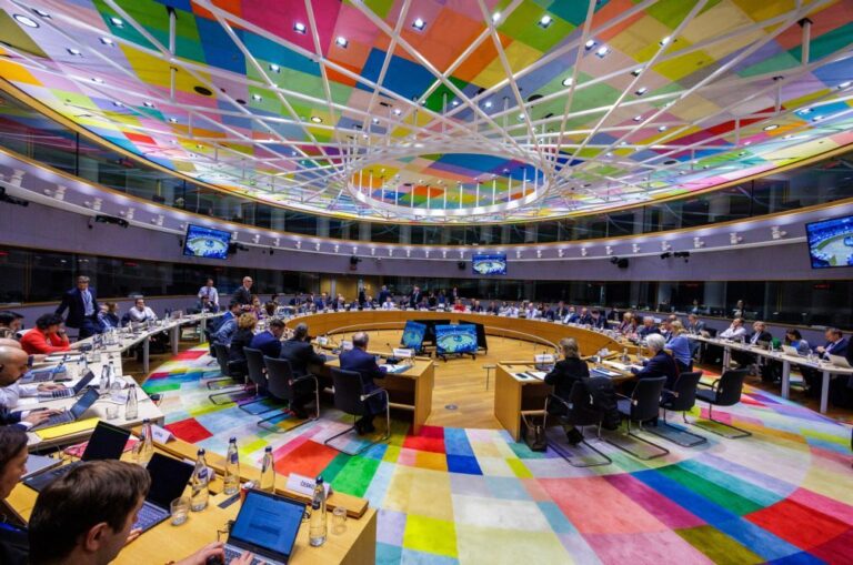 Irão: Eurogrupo debate hoje medidas de alívio com alertas para apoios limitados