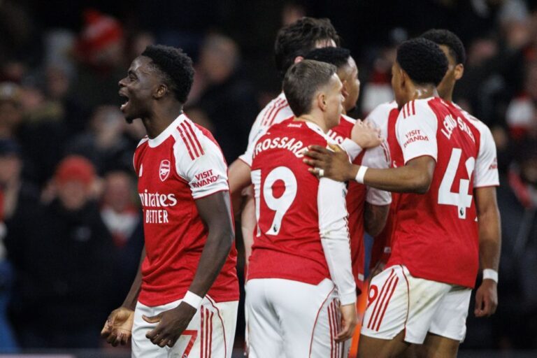 Arsenal vence e amplia vantagem sobre Manchester City no comando da Liga inglesa