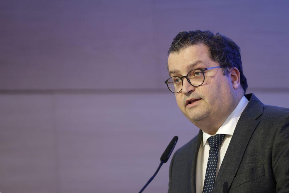Ministro das Finanças admite défice “se as circunstâncias o impuserem”
