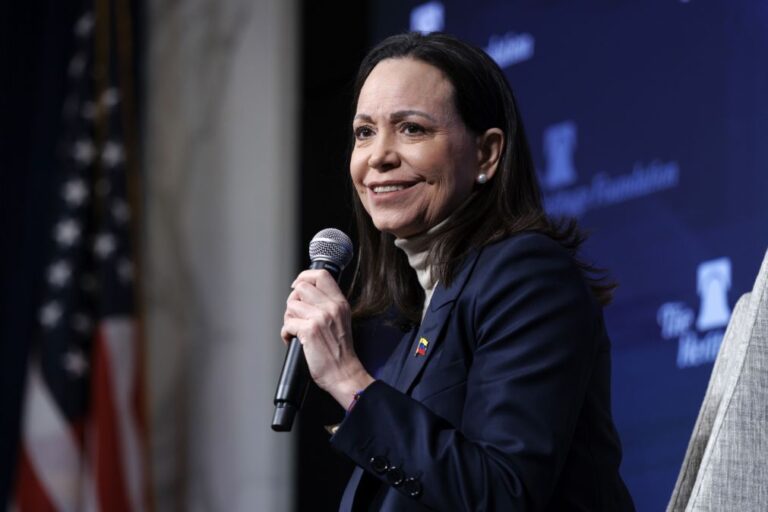 Líder da oposição Corina Machado promete regressar à Venezuela dentro de semanas