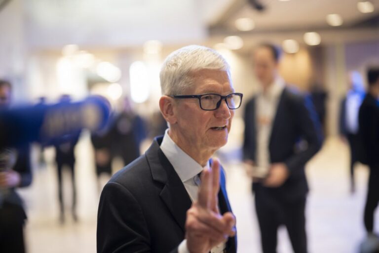 Tim Cook reafirma compromisso da Apple com a China e promete apoio à inovação