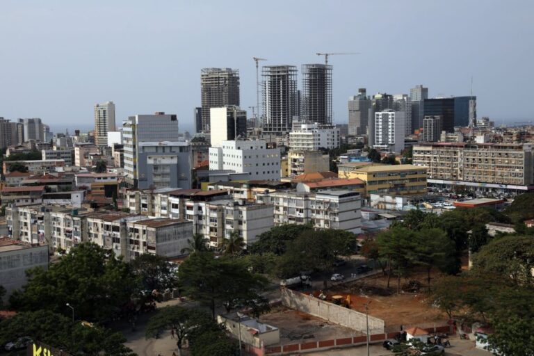 Licenças de construção em Angola caem 47% em 2025 após pico do ano anterior