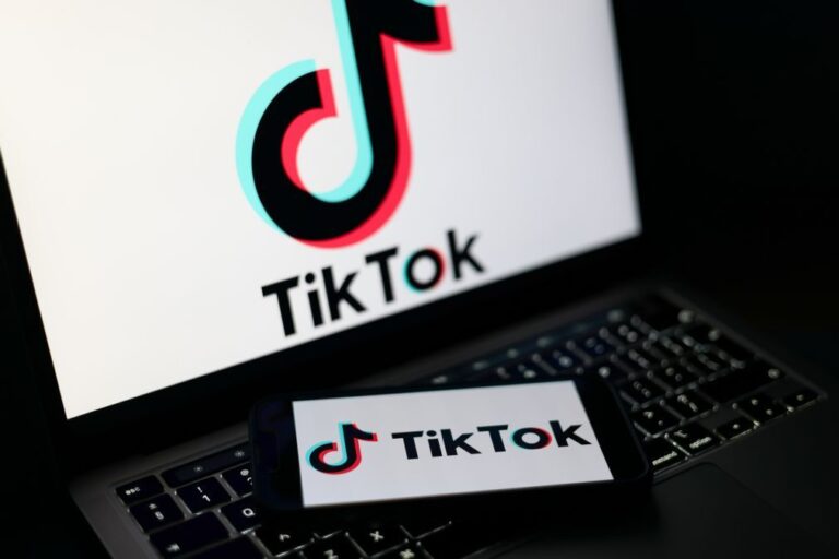 Brasil pede a TikTok para remover vídeos virais de violência contra mulheres