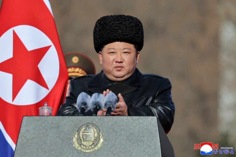 Kim Jong-un afirma que relações entre Pequim e Pyongyang estão a 